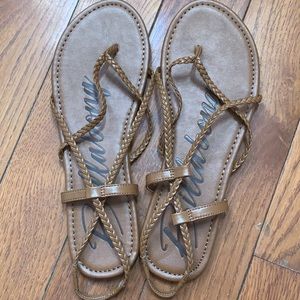 Billabong braided strappy sandals size 9